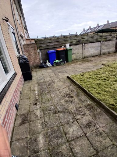 Bestrating reinigen en schoonmaken van terras in Roosendaal