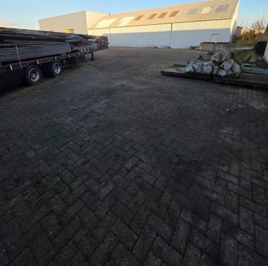 Onkruid bestrijding op verharding in Bergen op Zoom