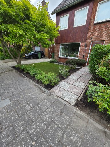 Grondige reiniging van bestrating en terras in Bergen op Zoom